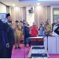 Pembacaan Naskah Sumpah Jabatan Direktur Perumda Tirta Mulia Karimun oleh Bupati Karimun, Ing H. Iskandarsyah.