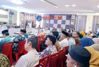 Bupati Karimun, Ing H. Iskandarsyah mendengarkan pemaparan dari Badan Pusat Statistik (BPS).