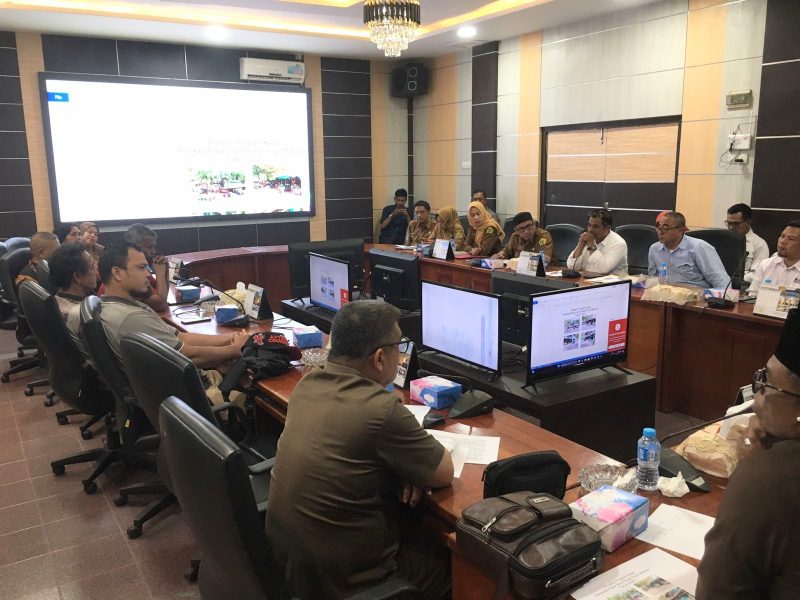 ​RDP di Komisi II DPRD Karimun memanas setelah pedagang sore Pasar Puan Maimun ngotot menolak relokasi ke Blok D.