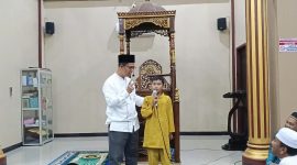 Bupati Karimun, Ing H. Iskandarsyah membiasakan hal yang baik pada anak-anak akan menjadi model hidup mereka ke depan.