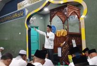 Bupati Karimun Ing. H. Iskandarsyah saat memberikan sambutan pada agenda Safari Ramadhan di Masjid Jami’ Darussalam, Kelurahan Teluk Air, Rabu (4/3/2026). (Foto: Kabar Faktual)