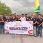 Wakil Bupati Karimun, Rocky Marciano Bawole, S.Sos., berpoto bersama Anggota Yayasan Scaffolding Karimun Indonesia saat berbagi Berkah di Bulan Ramadhan.