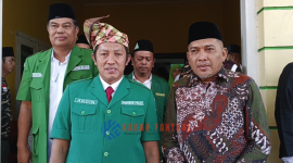 Ketum GP Ansor bersama Wakli Bupati Karimun memberikan keterangan pers pada acara Konfercab GP Ansor Karimun.