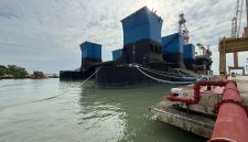 Keberadaan RIG yang meresahkan masyarakat nelayan, bahkan salah satunya sudah lebih dari dua tahun. Foto:Istimewa