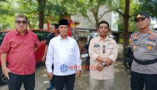 Ketua Komisi II DPRD Karimun, Rodiansyah di dampingi Anggota DPRD, Alloysius, Direktur Perumda Bumi Berazam Jaya, H.M. Mahsun dan Kapolsek Balai, AKP Andri.