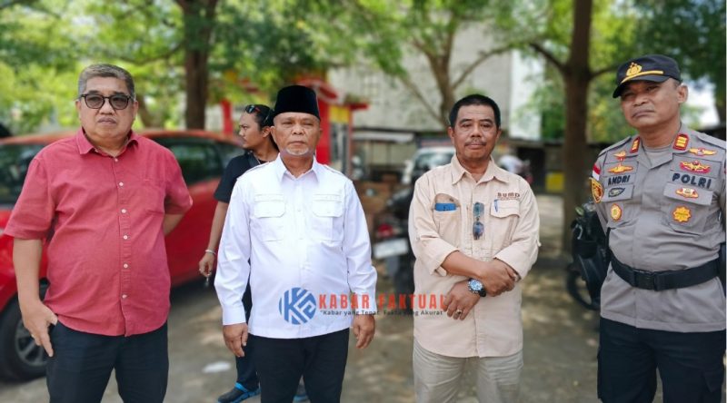 Ketua Komisi II DPRD Karimun, Rodiansyah di dampingi Anggota DPRD, Alloysius, Direktur Perumda Bumi Berazam Jaya, H.M. Mahsun dan Kapolsek Balai, AKP Andri.