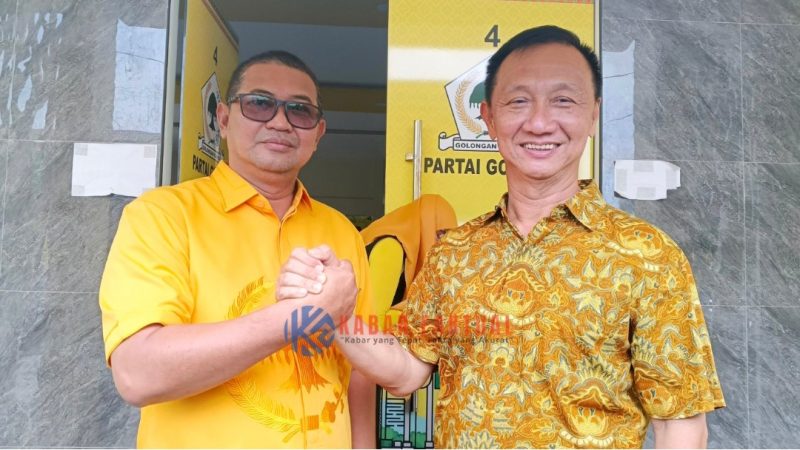 Sekretaris DPD Golkar Karimun, Raja Rafiza, S.T., M.M., dan Anggota DPRD Karimun Fraksi Golkar, Herman Akham, S.H