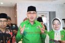 Anggota DPR RI Komisi VI, Nasim Khan saat konpers bersama Bupati Karimun, Ing H. Iskandarsyah dan Ketua DPC PKB Karimun, Nyimas Novi Ujiani
