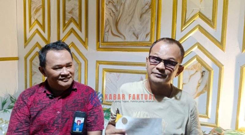 AIT alias TB di dampingi pengacra Ilpan Rambe, S.H. dalam konpers di kediamannya.