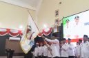 Zulkhainen menerima bendera pataka menandakan siap memimpin FKP untuk periode 2025-2030.