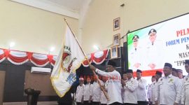 Zulkhainen menerima bendera pataka menandakan siap memimpin FKP untuk periode 2025-2030.