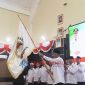 Zulkhainen menerima bendera pataka menandakan siap memimpin FKP untuk periode 2025-2030.