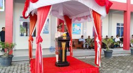 Bupati Karimun, Ing H. Iskandarsyah menjadi pembina upacara Hardiknas 2026.