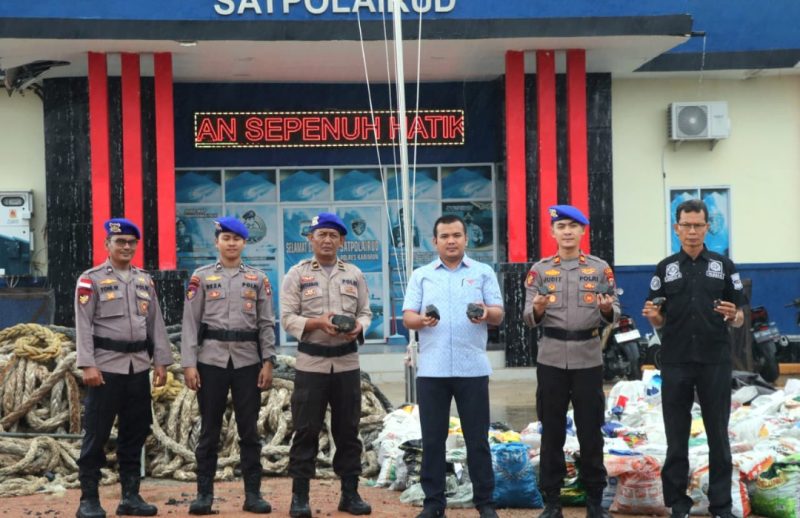 Satpolairud Polres Karimun berhasil membongkar praktik pengiriman 9,5 ton terak timah dan batangan timah tanpa izin.