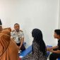 Kepala Rutan Kelas IIB Karimun, mendengarkan aspirasi dan masukan dari keluarga Warga Binaan Pemasyarakatan (WBP).
