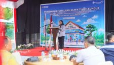 Direktur SDM PT TIMAH (Persero) Tbk Ratih Mayasari meresmikan langsung revitalisasi Klinik Timah Kundur. Foto: Ist/Dok. PT Timah Tbk