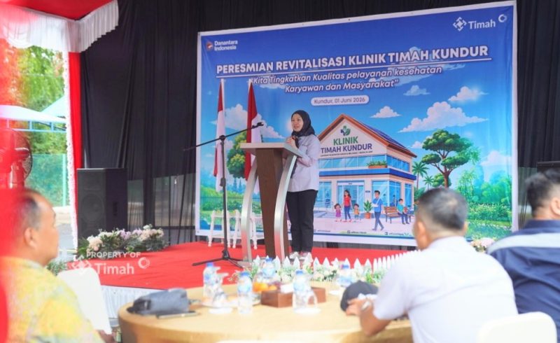 Direktur SDM PT TIMAH (Persero) Tbk Ratih Mayasari meresmikan langsung revitalisasi Klinik Timah Kundur. Foto: Ist/Dok. PT Timah Tbk