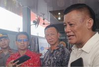 Ketua Rumah Duka Cetya Vidia Sagara saat memebrikan keterangan pers didampingi Anggota DPRD Karimun, Bupati Karimun, Kapolsek Meral