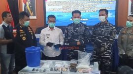 Komandan Kodaeral IV, Bupati Karimun, Danlanal TBK dan Kapolres Karimun menyaksikan pengujian barang bukti oleh Satresnarkoba Polres Karimun.