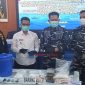 Komandan Kodaeral IV, Bupati Karimun, Danlanal TBK dan Kapolres Karimun menyaksikan pengujian barang bukti oleh Satresnarkoba Polres Karimun.