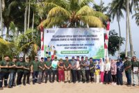 PT Timah Tbk Bersama Masyarakat Kerja Bakti Membersihkan Pantai Asmara Dewi dalam rangka Hari Lingkungan Hidup Sedunia.