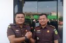 Dedi Simatupang dan Dhonny Armandos setelah acara sertijab di Kejari Karimun.