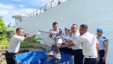 Rutan Karimun sukses menggelar panen raya komoditas ikan lele sebanyak 65 kilogram. Foto: Dok Humas Rutan Karimun.